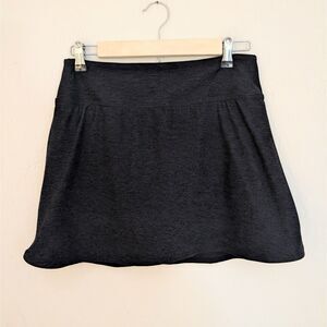Beyond Yoga Spacedye Move It Skirt Built-In Biker Shorts Gray Black Size M Skort